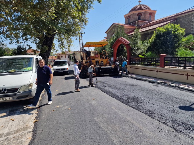 Φωτογραφία Eργασίες ασφαλτόστρωσης